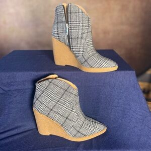 #~SOLD~#. Jessica Simpson Gray and Tan Wedge Shoes